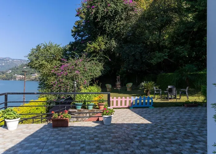 Saffronstays Gardens On The Lake - 2Br Pet & Elderly-Friendly Lakefront Villa With Lawns, Bonfire & Kitchenette Near Nainital Bhimtal